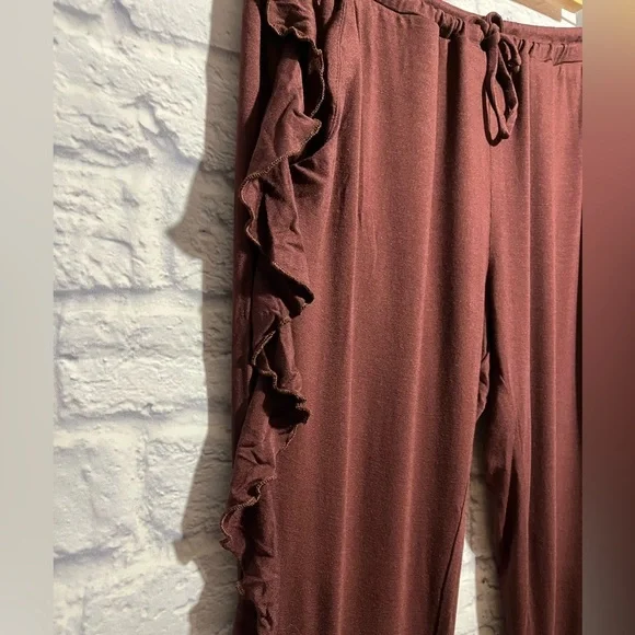 New Chaser Ruffle Side Joggers Medium - Picture 2 of 5